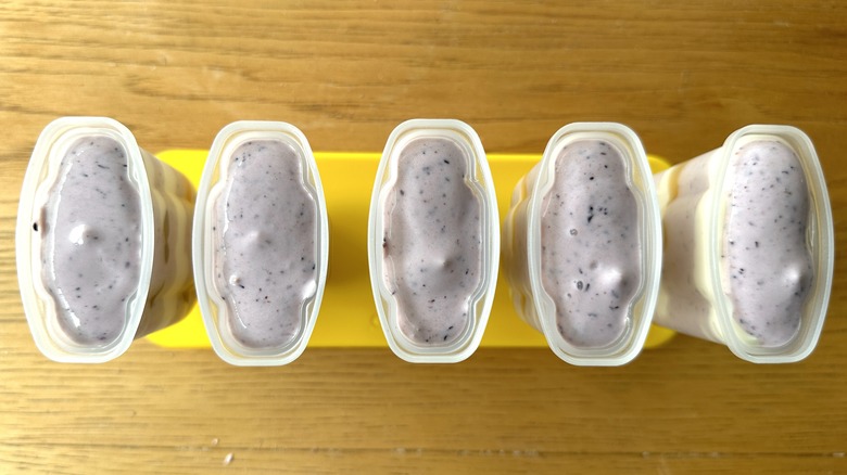 Filling popsicle molds with yogurt mixtures