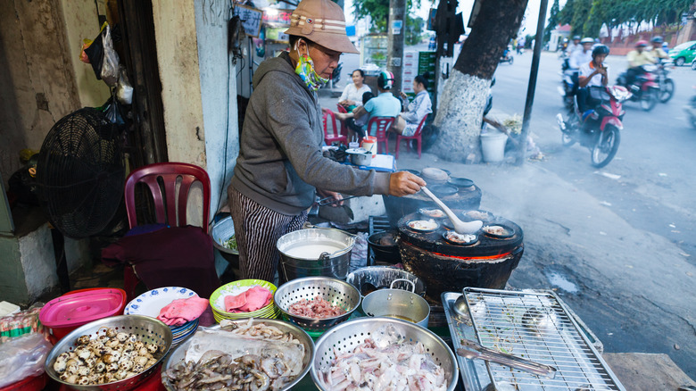 Man making Bánh xèo in Vietnam