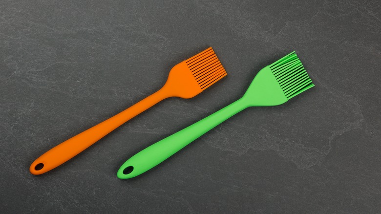 Orange and green silicone brushes