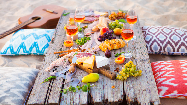 Table setting for beach party