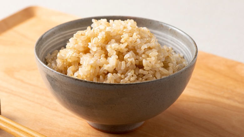 bowl of cooked brown rice