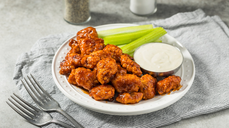 Boneless wings with barbecue sauce and ranch