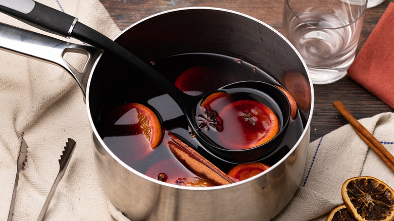 gluhwein In a saucepan 