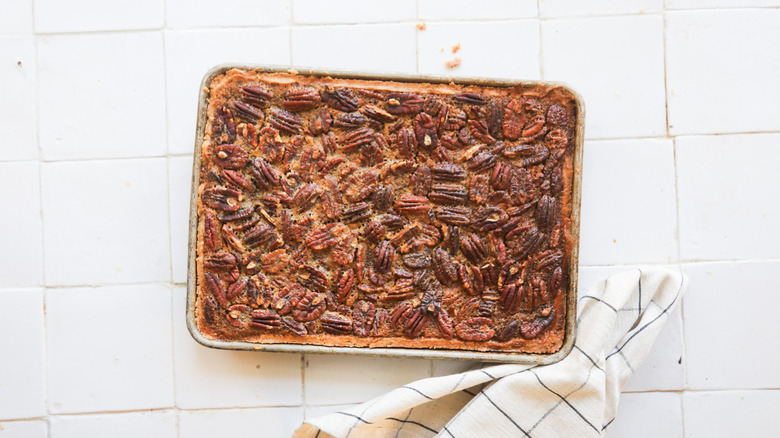 Baked pecan pie bars