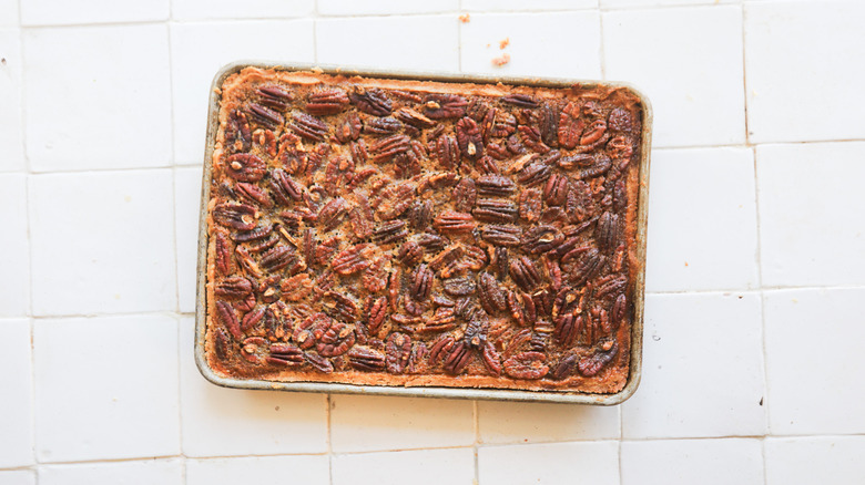 Baked pecan pie bars