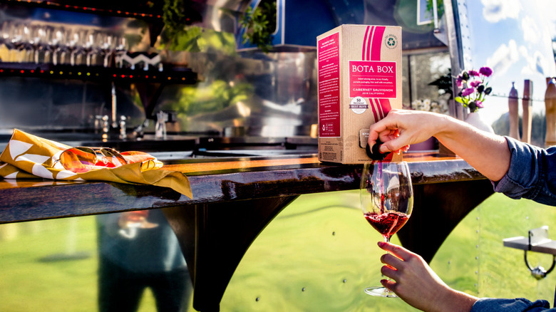 pouring Bota Box Cabernet Sauvignon