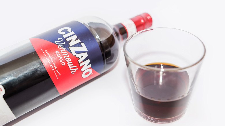 Cinzano vermouth used in rabo de galo cocktail