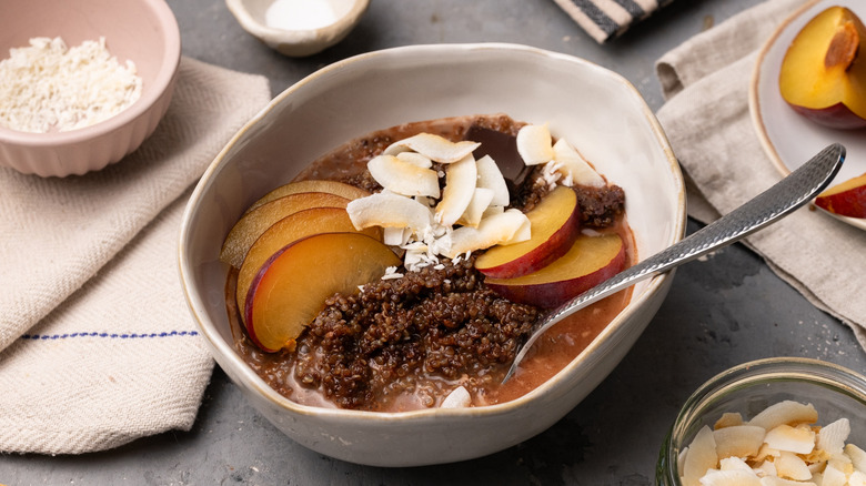 breakfast quinoa bowl 