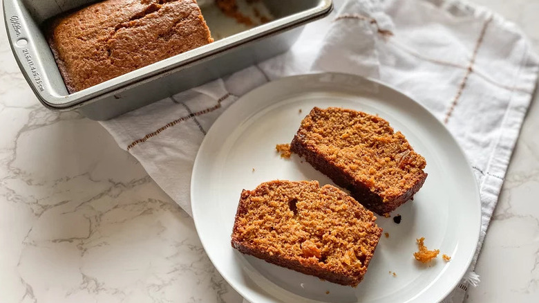 Applesauce Bread 