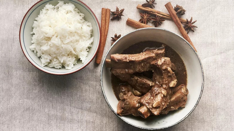 Bak Kut Teh (Pork-Rib Soup)