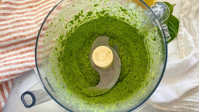 pesto in blender 