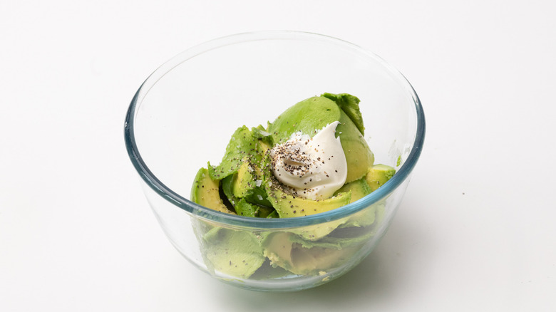 avocado in bowl with seasonings