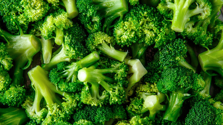 steamed broccoli 