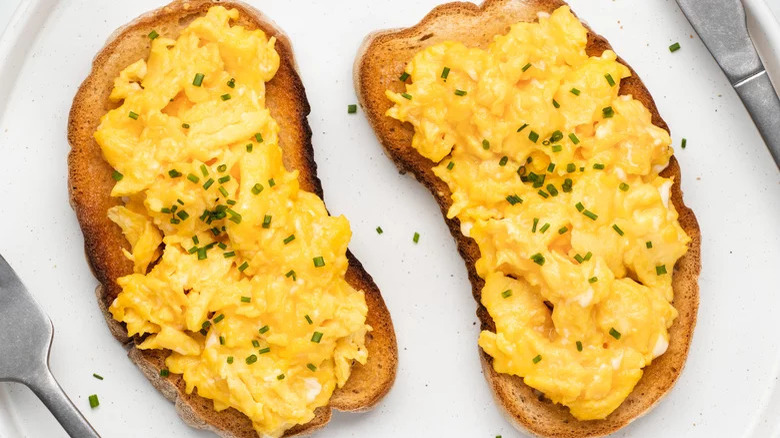 Soft and Fluffy Scrambled Eggs