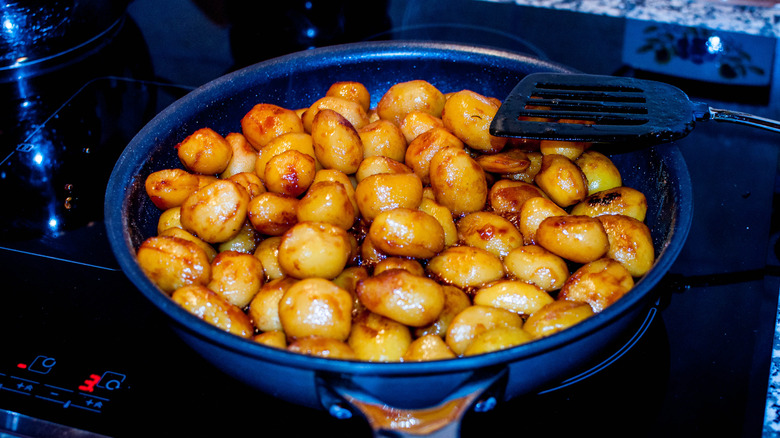 Cooking potatoes in sugar