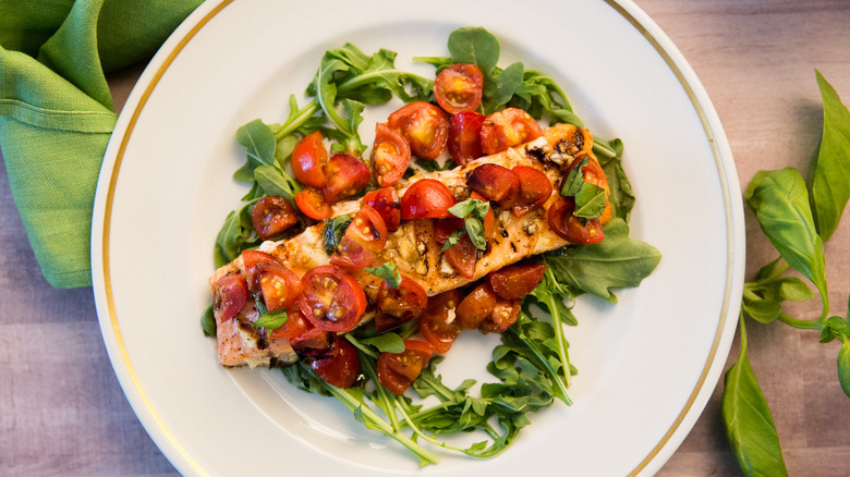 bruschetta salmon served on table