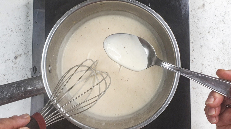 Thickening bechamel in pan