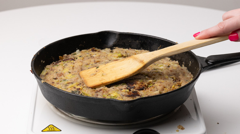 cooking bubble and squeak in cast iron pan