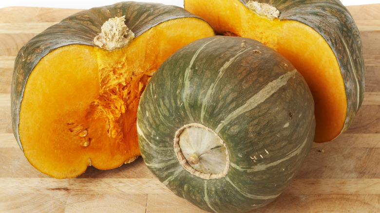 Buttercup squash whole and cut