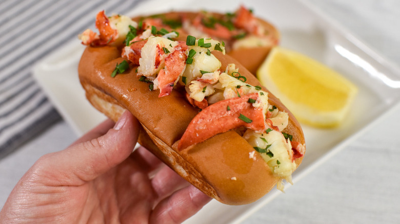 lobster in roll 