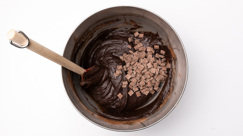 folding chocolate into brownie batter