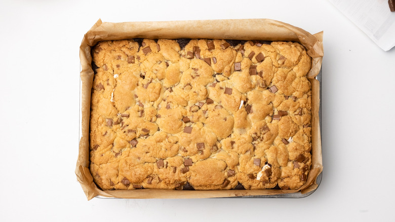 baked brookie in baking tray