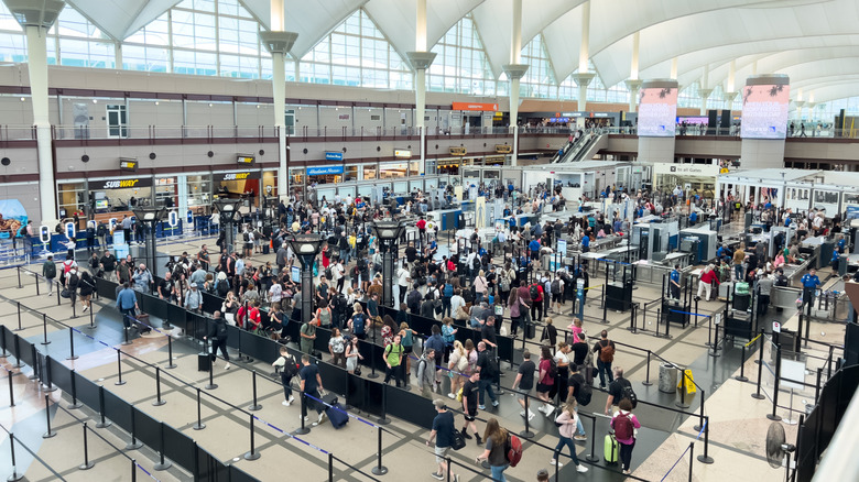 A growing airport security line