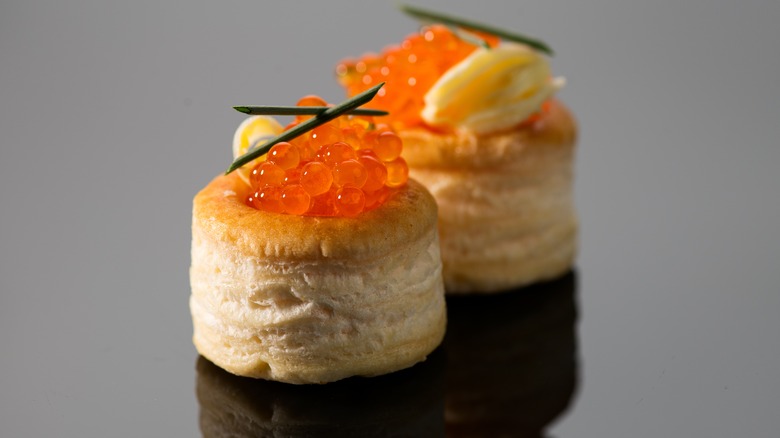 Tarlets with caviar.