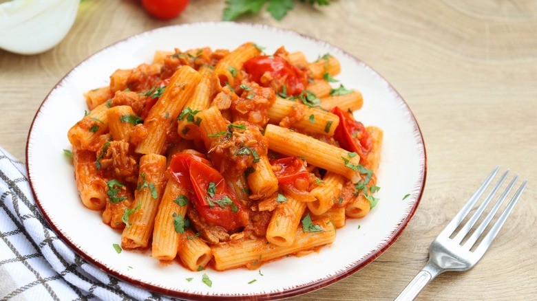 Pasta with tuna sauce