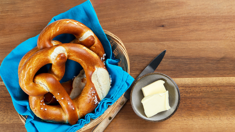 soft pretzels with butter