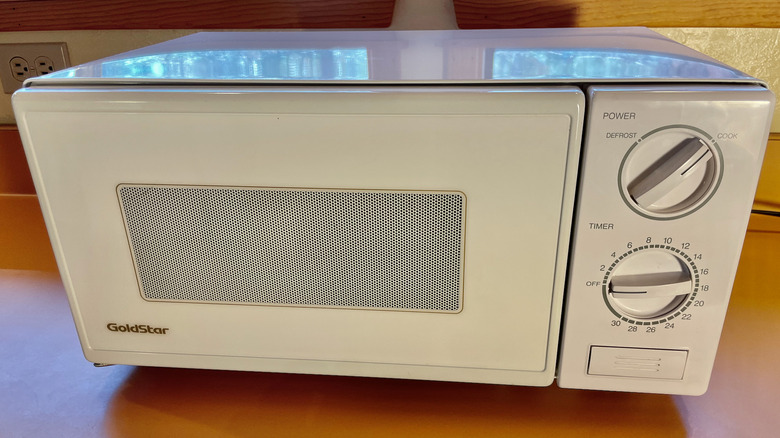 Front view of microwave oven