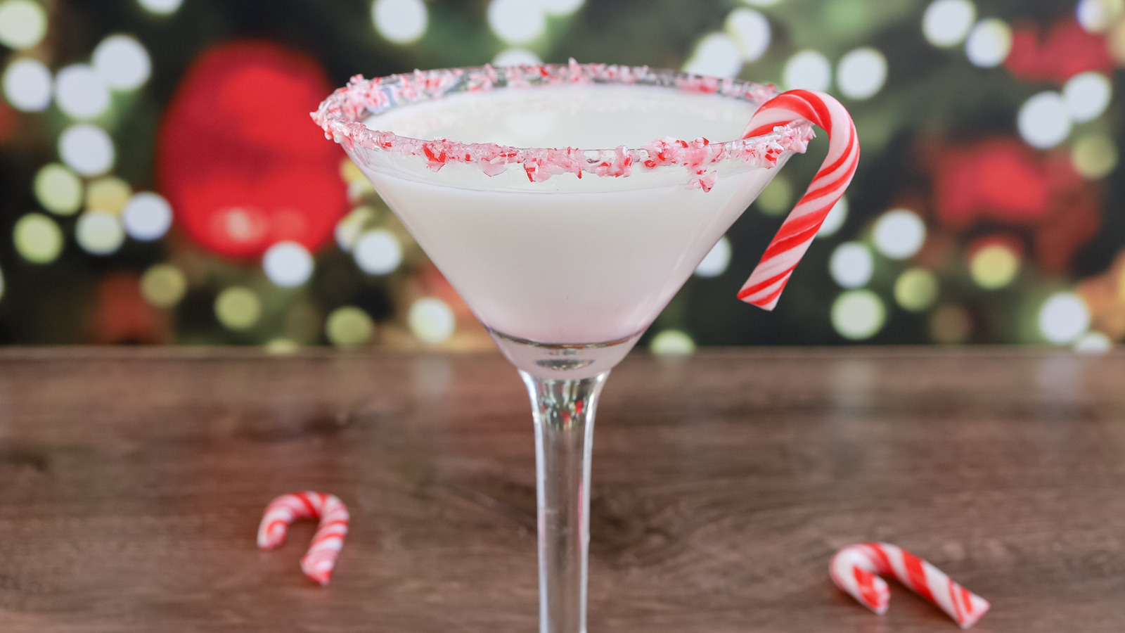 https://www.tastingtable.com/img/gallery/candy-cane-martini-cocktail-recipe/l-intro-1701724114.jpg