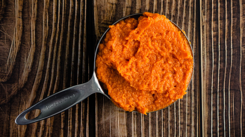 pumpkin puree in measuring cup