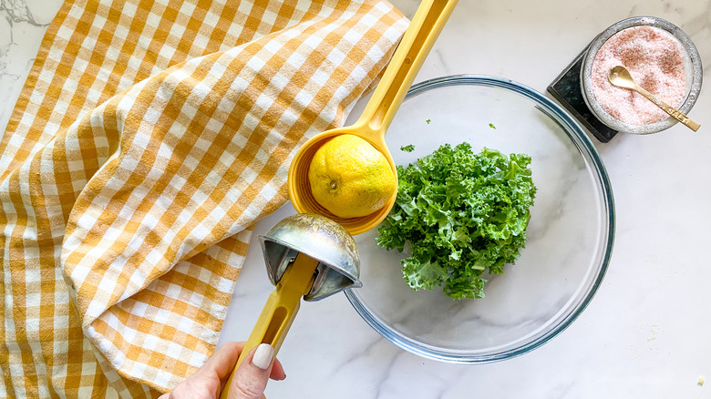 adding lemon to kale