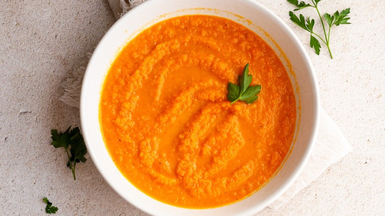 Spiced Carrot Ginger Soup Recipe [+VIDEO] 🍲