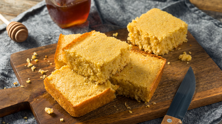 Slices of cornbread with honey