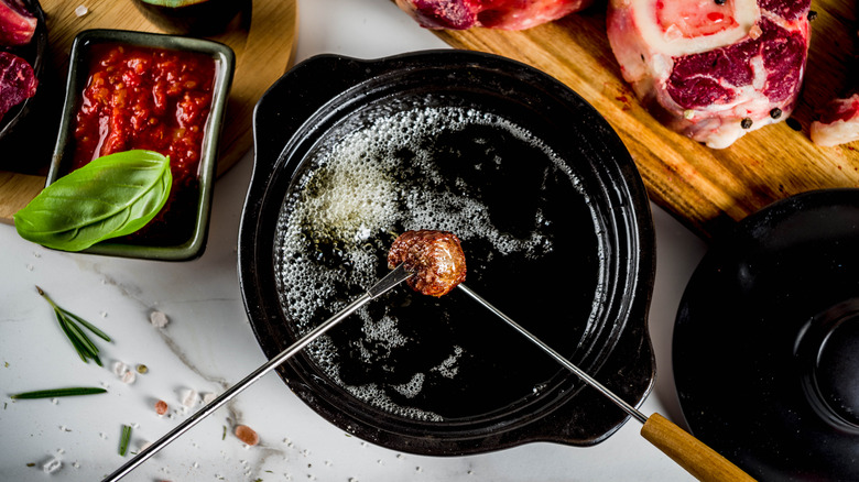 beef fondue with sauce