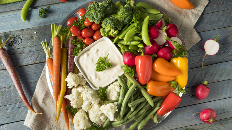 Crudités platter with dip