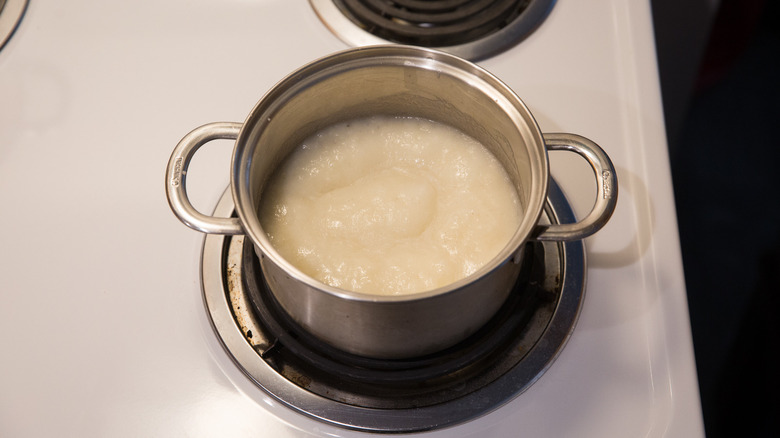 boiling grits on stovetop