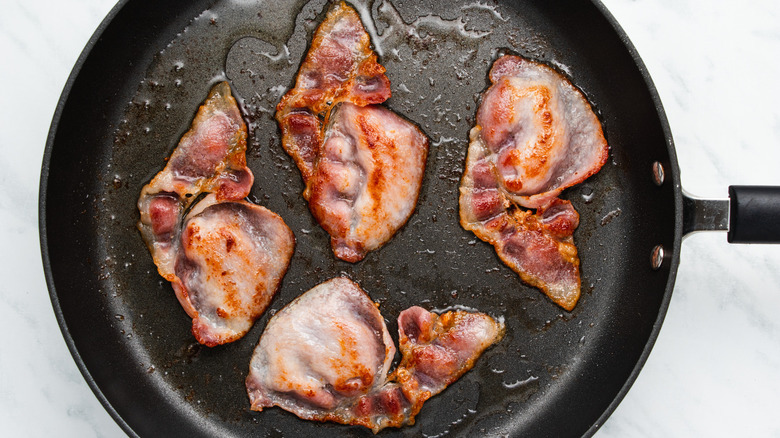 bacon in skillet 