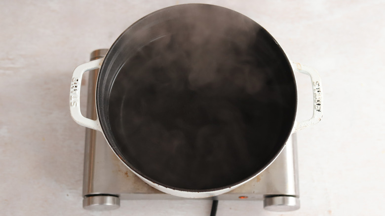 pot of boiling water