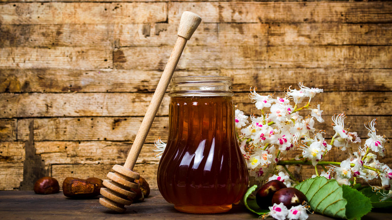 chesnut honey in a jar 