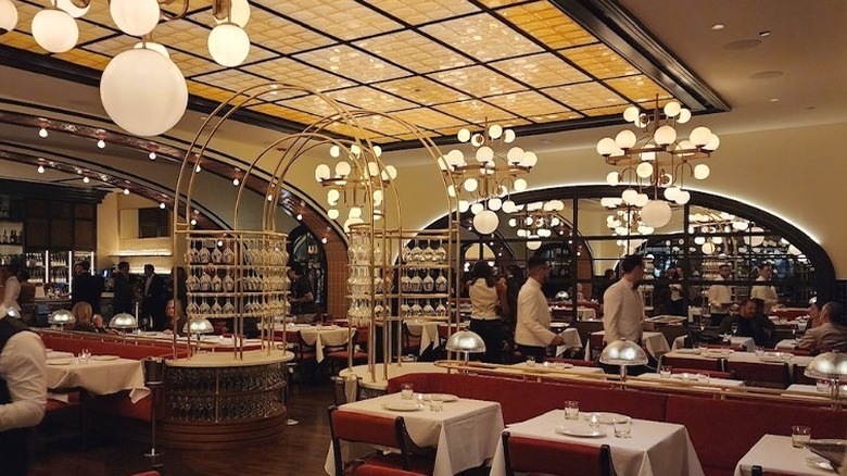 Interior dining room, Le Select