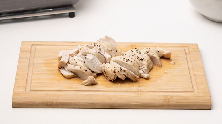 sliced chicken on chopping board