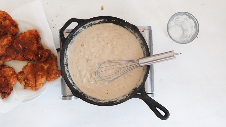 making creamy gravy in skillet