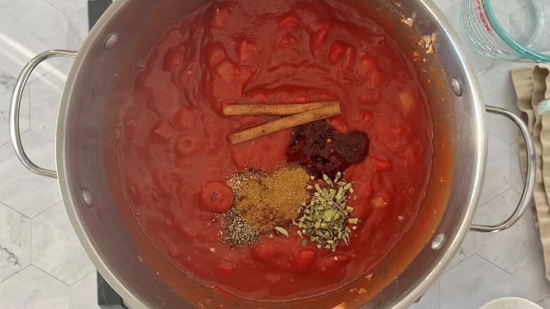 spices in tomato sauce