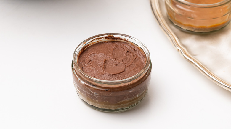 assembling chocolate cheesecake pot