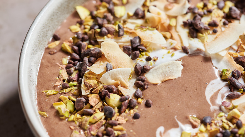 toppings on smoothie bowl