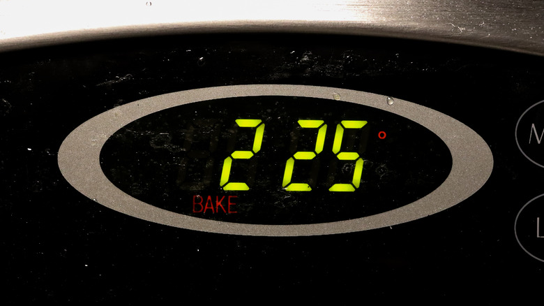 oven temperature showing 225 degrees