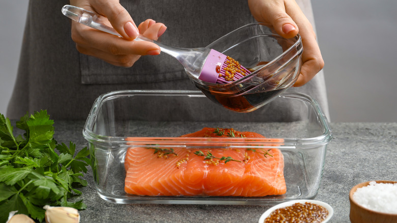 Marinating salmon filet